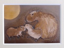 カピバラ親子、月夜に遊ぶ。