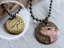 カピバラ イニシャル「R」ペンダントヘッド