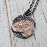 カピバラ ペンダント ”じっと見る”