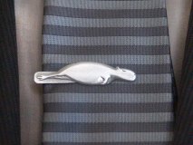 寝カピタイピン　カピバラのシルバータイピン