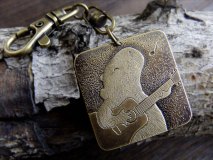 カピバラおやじ、ギター弾く。