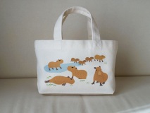 カピバラの群れ ミニトートバッグ