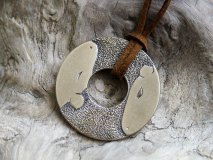 寝ても覚めても カピバラ真鍮ペンダント