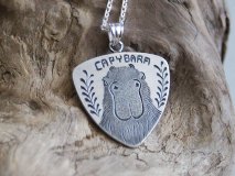 私、カピバラです。ピック型 シルバーペンダント