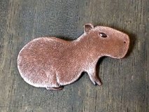 カピバラのブローチ