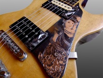 弁財天ピックガード